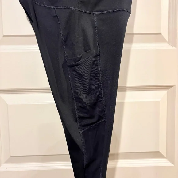 Fabletics On-The-Go PowerHold High-Waisted Capri Women's Small S ~ EXCELLENT - Picture 7 of 7